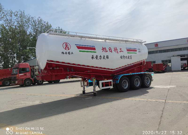 粉粒物料运输车