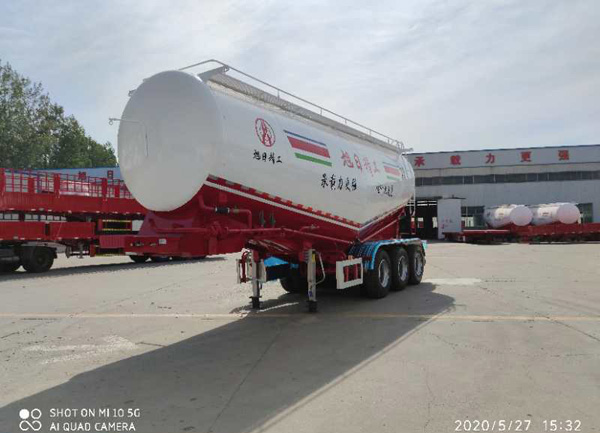 粉粒物料运输车